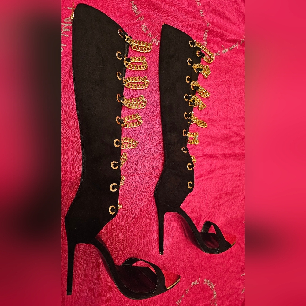 ARAGON BLACK CHAINED KNEE HIGH HEEL - Picture 4 of 6